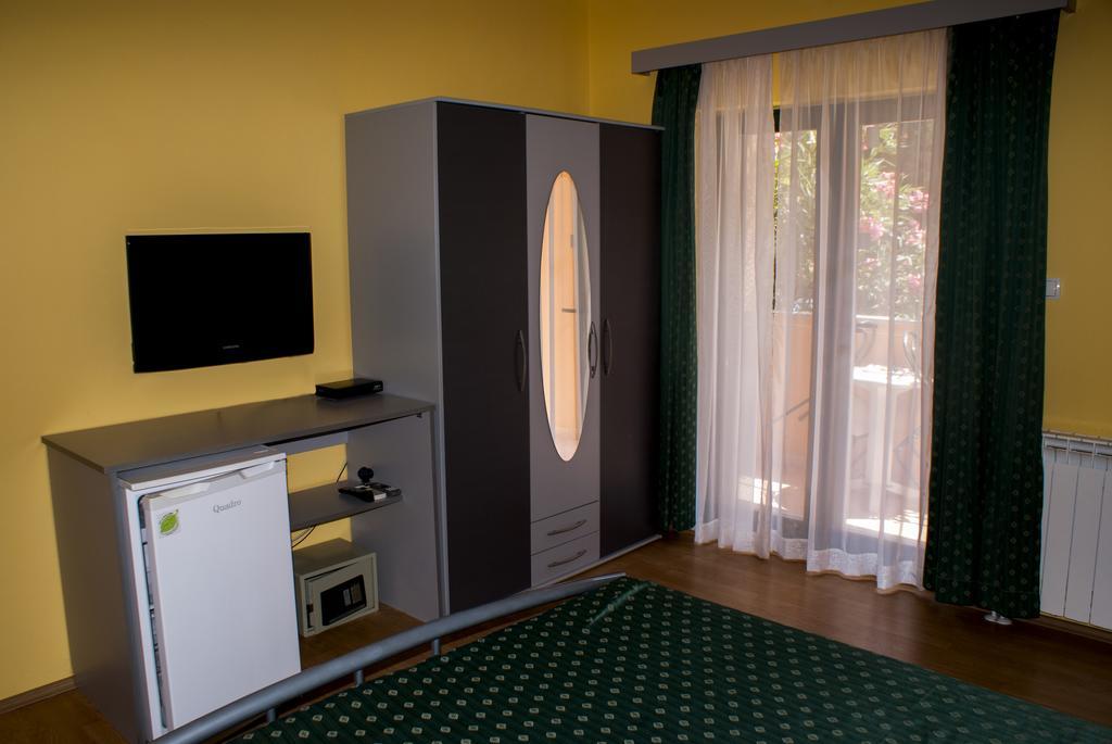 Pansion Ana Hotel Mali Lošinj Екстериор снимка